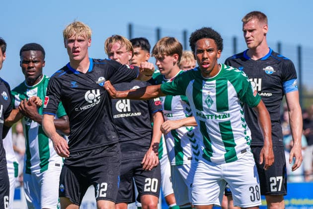 Paul Erevbenagie, Werder Bremen, 38; Lasse Eickel, SC Paderborn 07, 32; German soccer, 2026–27 season, second friendly match of the day, August 8, 2026; Werder Bremen vs. SC Paderborn 07, Stadion am Oyther Berg, Oythe, Vechta, Lower Saxony Copyright: xLeonxFrickx