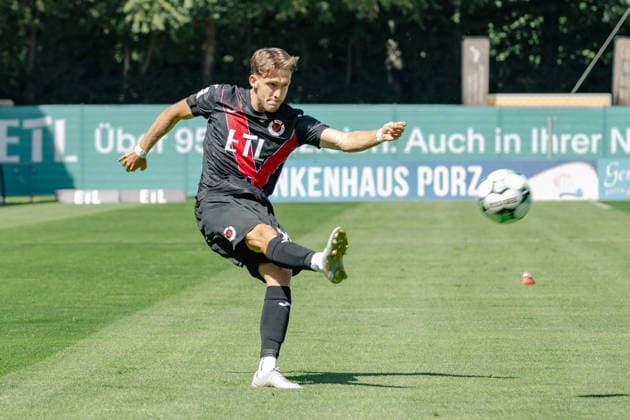 Pascal Fallmann of Viktoria Cologne, 28, crosses into the penalty area. FC Viktoria Cologne vs. SSV Jahn Regensburg, Soccer, 3rd Division, Matchday 1, 2026–2027 Season, August 8, 2026 DFL DFB regulations prohibit any use of photographs as image sequences and or quasi-video FC Viktoria Cologne vs. SSV Jahn Regensburg, soccer, 3rd Division, Matchday 1, 2026–2027 season, August 8, 2026, Cologne Copyright: xEibner-Pressefoto ThomasxHaeslerx EP_THR
