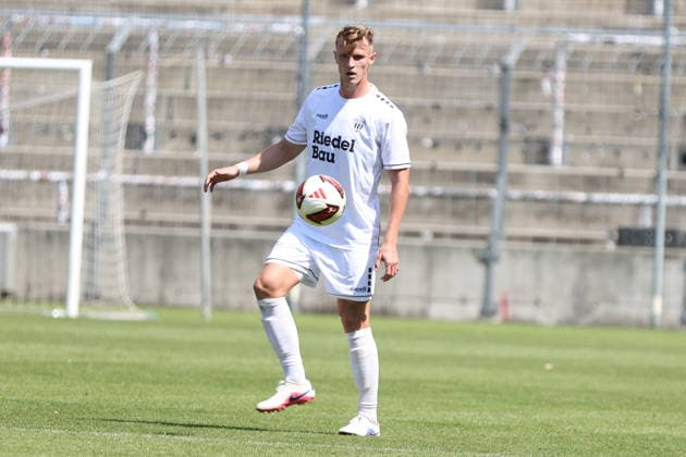 August 8, 2026, Men s, Soccer, 2026–2027 Season, Bavarian Regional League, Matchday 3: FC Bayern Munich II vs. FC Schweinfurt 05, Kevin Frisorger (FC Schweinfurt 05) with the ball, single frame, Munich, Städtisches Stadion an der Grü, Bavaria, Germany