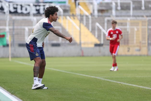 August 8, 2026, Men s, Soccer, 2026–2027 season, Bavarian Regional League, Matchday 3: FC Bayern Munich II vs. FC Schweinfurt 05; Head coach Dante of FC Bayern Munich II standing on the sideline giving instructions; single frame; Munich, Municipal Stadium an der Grü, Bavaria, Germany