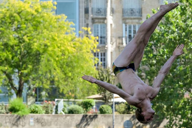 Lander Roels of Belgium competes in the high diving 20m Round 3-4 Men Final during the European Aquatics Championships at the River Seine in Paris (France), August 8, 2026. Giorgio Scala DBM - Deepbluemedia Insidefoto