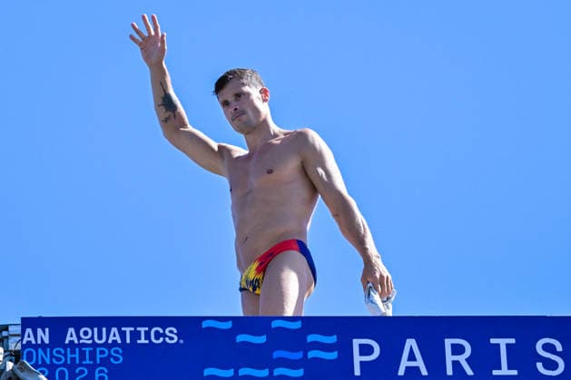 Constantin Popovici of Romania Gary Hunt of France prepares to compete in the High Diving Men s 20m Final during the European Aquatics Championships at the River Seine in Paris (France), August 8, 2026. Giorgio Scala DBM - Deepbluemedia Insidefoto