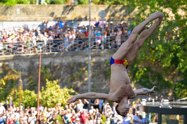 Constantin Popovici of Romania Gary Hunt of France competes in the High Diving Men s 20m Final during the European Aquatics Championships at the River Seine in Paris (France), August 8, 2026. Giorgio Scala DBM - Deepbluemedia Insidefoto