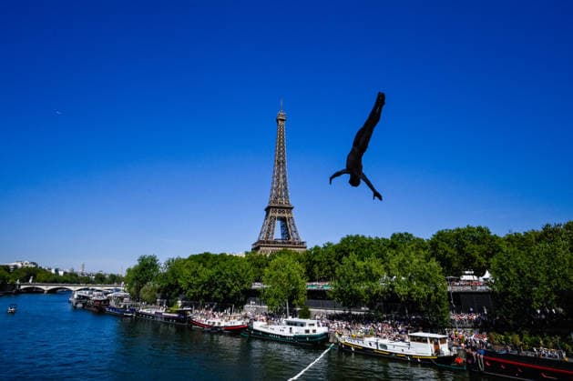 Catalin Petru Preda of Romania Gary Hunt of France competes in the High Diving Men s 20m Final during the European Aquatics Championships at the River Seine in Paris (France), August 8, 2026. Andrea Staccioli
