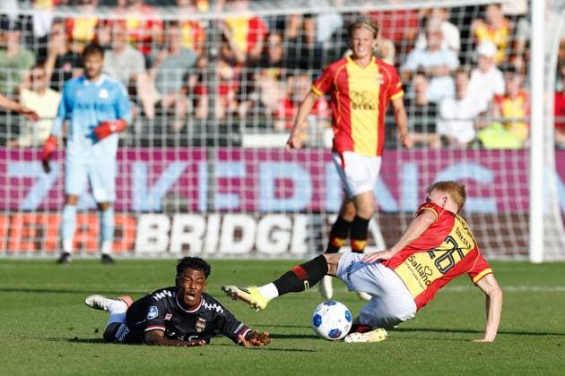 DEVENTER , 08-08-2026 , Stadium De Adelaarshorst , season 2026 2027 , Dutch Eredivisie football . match between Go Ahead Eagles and Willem II, Picture shows Go Ahead Eagles player Julius Dirksen, Willem II player Jaden Slory Go Ahead Eagles - Willem II  x205554238x Copyright: