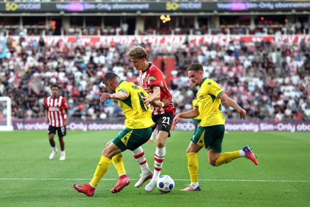 EINDHOVEN - (lr) Ivo Pinto of Fortuna Sittard, Sven Mijnans of PSV Eindhoven, Philip Brittijn of Fortuna Sittard during the Dutch Eredivisie match between PSV and Fortuna Sittard at the Philips Stadium on August 8, 2026 in Eindhoven, the Netherlands. SONNY LENSEN ANP Eredivisie 2026 27 xVIxANPxSportx xxANPxIVx 565101841 originalFilename: 565101841.jpg