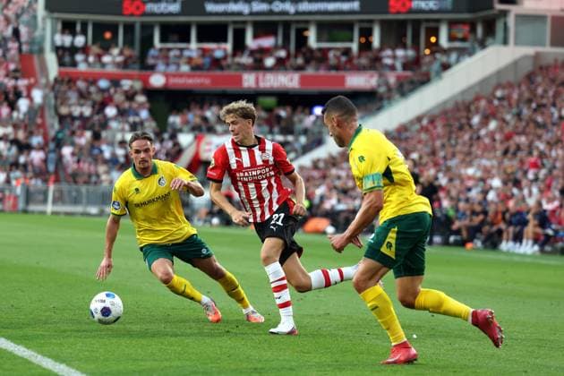 EINDHOVEN - (lr) Ivo Pinto of Fortuna Sittard, Sven Mijnans of PSV Eindhoven, Philip Brittijn of Fortuna Sittard during the Dutch Eredivisie match between PSV and Fortuna Sittard at the Philips Stadium on August 8, 2026 in Eindhoven, the Netherlands. SONNY LENSEN ANP Eredivisie 2026 27 xVIxANPxSportx xxANPxIVx 565102097 originalFilename: 565102097.jpg