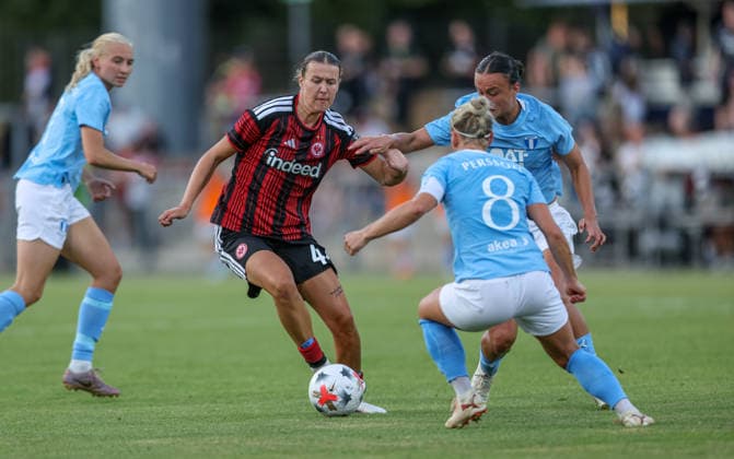 iGER, Frankfurt, Eintracht Frankfurt vs. Malmö FF, UEFA Women s Champions League, Soccer, UEFA, 2026–2027 Season, Stadion am Brentanobad, Qualifying Round, Final in the photo (from left): Larissa Mühlhaus (Eintracht Frankfurt Women, 47), Mia Persson (Malmö FF, 8). DFB and DFL regulations prohibit any use of photographs as image sequences and or quasi-video, August 8, 2026 Copyright: HMBxMedia HendrikxHamelau