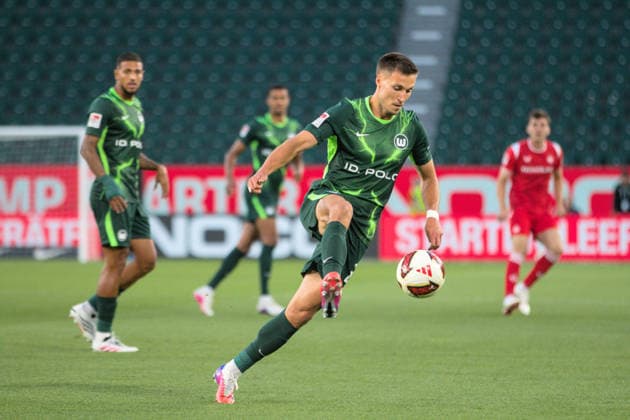 August 8, 2026 Men s Soccer 2026–2027 2. Bundesliga Matchday 1 VfL Wolfsburg 1 FC Kaiserslautern Volkswagen Arena, Wolfsburg Kilian Fischer, Wolfsburg, No. 2, in green with the ball Wolfsburg, Lower Saxony, Germany