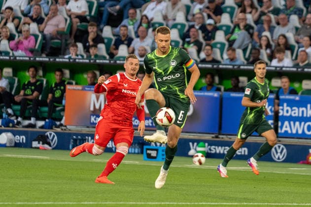 German Soccer 2. Bundesliga, Matchday 1, 2026–2027, VfL Wolfsburg vs. 1. FC Kaiserslautern on August 8, 2026, at the Volkswagen Arena in Wolfsburg; Hauke Wahl, VfL Wolfsburg; 6 players on the ball; Volkswagen Arena, Wolfsburg, Germany Copyright: xSvenxHeidmannx