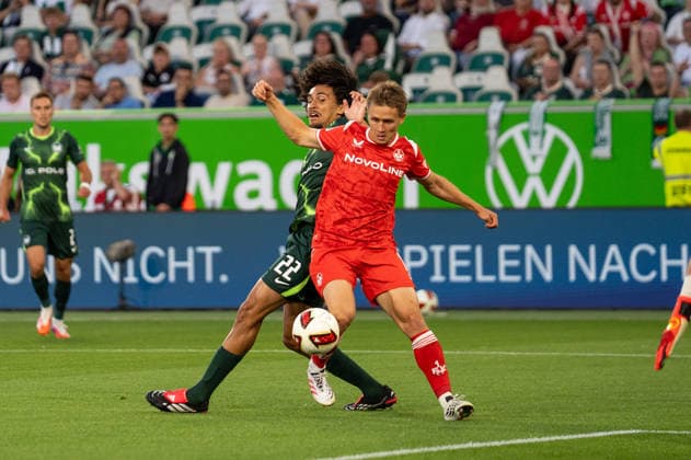 German Soccer 2. Bundesliga, Matchday 1, 2026–2027, VfL Wolfsburg vs. 1. FC Kaiserslautern on August 8, 2026, at the Volkswagen Arena in Wolfsburg: Naatan Skyttä (1. FC Kaiserslautern), Mathys Angely (VfL Wolfsburg), No. 22 in a tackle at the Volkswagen Arena in Wolfsburg, Germany Copyright: xSvenxHeidmannx
