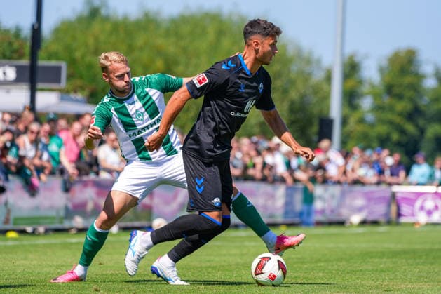 Stefano Marino, SC Paderborn 07, 30; Marco Grüll, Werder Bremen, 17; German Soccer, 2026–27 season, first friendly match of the day, August 8, 2026; Werder Bremen vs. SC Paderborn 07, Stadion am Oyther Berg, Oythe, Vechta, Lower Saxony Copyright: xLeonxFrickx