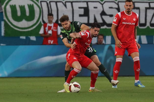 August 8, 2026, xgox, Soccer, 2. Bundesliga, VfL Wolfsburg 1 FC Kaiserslautern v l Elvis Rexhbecaj Wolfsburg, 37, Semih Sahin Kaiserslautern, 8 tackle, duel, battle, DFL DFB REGULATIONS PROHIBIT ANY USE OF PHOTOGRAPHS AS IMAGE SEQUENCES AND OR QUASI-VIDEO Wolfsburg