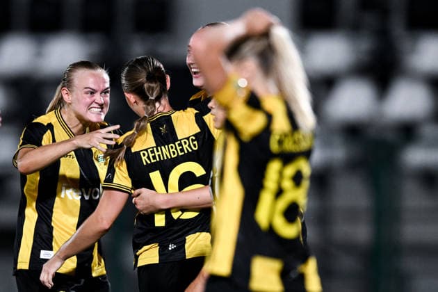 August 8, 2008: Hammarby players celebrate Svea Rehnberg’s 0–1 goal during the Women’s Champions League qualifying match between Juventus and Hammarby on August 8, 2026 in Turin. Photo by Daniele Buffa, BILDBYRAN COP 18 XY0123 soccer football UEFA Women’s Champions League Juventus Hammarby women’s team celebration  Copyright: DANIELExBUFFA BB260808BB529