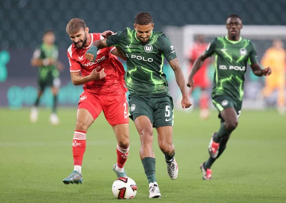 Simon Asta, 1. FC Kaiserslautern; Vinicius Souza, VfL Wolfsburg; Soccer, Men s, 2026–2027 Season, 2. Bundesliga, Volkswagen Arena, VfL Wolfsburg vs. 1 FC Kaiserslautern. DFL regulations prohibit any use of photographs as image sequences and or quasi-video.