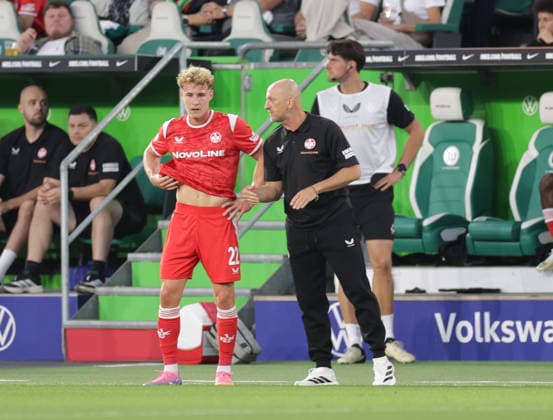Mika Haas, 1. FC Kaiserslautern; Coach Torsten Lieberknecht, 1. FC Kaiserslautern Soccer, Men s, 2026–2027 Season, 2. Bundesliga, Volkswagen Arena, VfL Wolfsburg vs. 1 FC Kaiserslautern DFL REGULATIONS PROHIBIT ANY USE OF PHOTOGRAPHS AS IMAGE SEQUENCES AND OR QUASI-VIDEO
