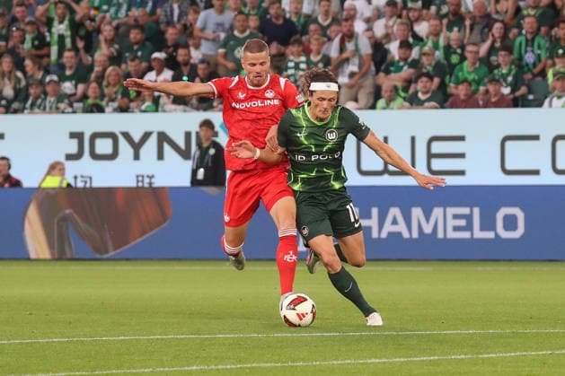 August 8, 2026, xgox, Soccer, 2. Bundesliga, VfL Wolfsburg 1 FC Kaiserslautern v Jan Elvedi (Kaiserslautern), 33 Fabian Reese Wolfsburg, 11 Tackle, Duel, Battle, DFL DFB REGULATIONS PROHIBIT ANY USE OF PHOTOGRAPHS AS IMAGE SEQUENCES AND OR QUASI-VIDEO Wolfsburg