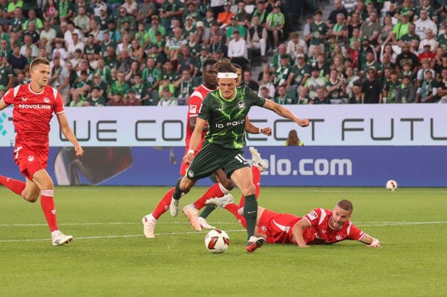 August 8, 2026, xgox, Soccer, 2. Bundesliga, VfL Wolfsburg 1 FC Kaiserslautern v l Fabian Reese Wolfsburg, 11 shoots the ball toward the goal, shot on goal, shot DFL DFB REGULATIONS PROHIBIT ANY USE OF PHOTOGRAPHS as IMAGE SEQUENCES and or QUASI-VIDEO Wolfsburg