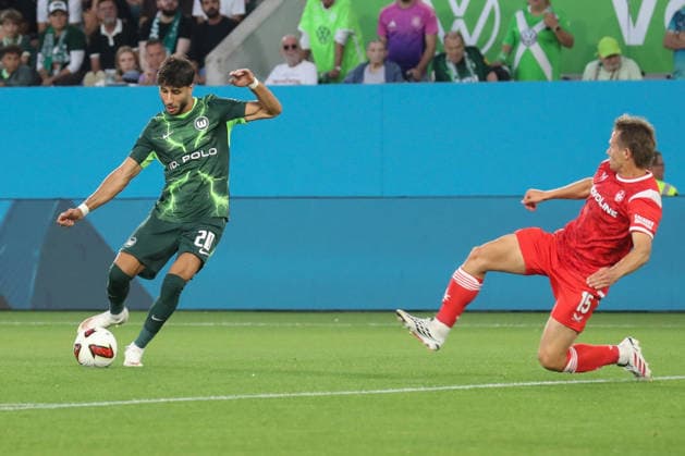 August 8, 2026, xgox, Soccer, 2. Bundesliga, VfL Wolfsburg 1 FC Kaiserslautern v l Muhammed Damar Wolfsburg, 20 shoots the ball toward the goal, shot on goal, shot DFL DFB REGULATIONS PROHIBIT ANY USE OF PHOTOGRAPHS as IMAGE SEQUENCES and or QUASI-VIDEO Wolfsburg