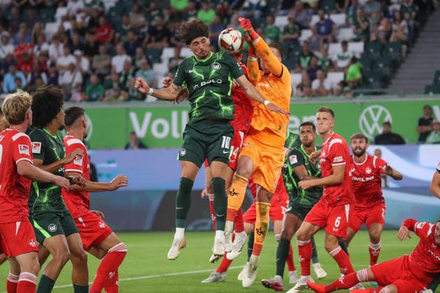 August 8, 2026, xgox, Soccer, 2. Bundesliga, VfL Wolfsburg 1 FC Kaiserslautern v l Fraser Hornby (Wolfsburg), 10 Julian Krahl (Kaiserslautern), 1 tackle, duel, battle, DFL DFB REGULATIONS PROHIBIT ANY USE OF PHOTOGRAPHS as IMAGE SEQUENCES and or QUASI-VIDEO Wolfsburg