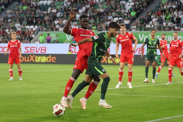 August 8, 2026, xgox, Soccer, 2. Bundesliga, VfL Wolfsburg 1 FC Kaiserslautern v l Maxwell Gyamfi Kaiserslautern, 4 Muhammed Damar Wolfsburg, 20 tackle, duel, battle, DFL DFB REGULATIONS PROHIBIT ANY USE OF PHOTOGRAPHS as IMAGE SEQUENCES and or QUASI-VIDEO Wolfsburg