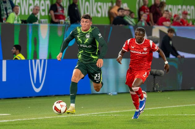 German Soccer 2. Bundesliga, Matchday 1, 2026–2027, VfL Wolfsburg vs. 1. FC Kaiserslautern on August 8, 2026, at the Volkswagen Arena in Wolfsburg: Alessio Besio (VfL Wolfsburg, No. 23) and Ibrahim Kanat (1. FC Kaiserslautern, No. 11) at the Volkswagen Arena in Wolfsburg, Germany Copyright: xSvenxHeidmannx