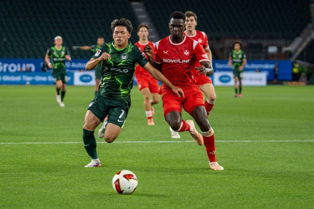 German Soccer 2. Bundesliga, Matchday 1, 2026–2027, VfL Wolfsburg vs. 1. FC Kaiserslautern on August 8, 2026, at the Volkswagen Arena in Wolfsburg. Kento Shiogai (VfL Wolfsburg, 7) and Maxwell Gyamfi (1. FC Kaiserslautern, 4) in a tackle at the Volkswagen Arena in Wolfsburg, Germany Copyright: xSvenxHeidmannx