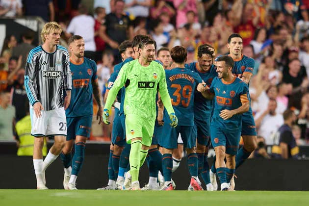 Orange Trophy - Valencia CF and Newcastle VALENCIA, SPAIN - AUGUST 8: Filip Ugrinic of Valencia CF celebrates after scoring his team s first goal during the Orange Trophy match between Valencia CF and Newcastle at Mestalla Stadium on August 8, 2026 in Valencia, Spain. (Photo by Francisco Macia Photo Players Images Magara Press) Valencia Mestalla Stadium Spain Copyright: xFranciscoxMaciax