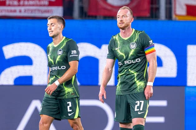 August 8, 2026 Soccer, 2. Bundesliga: VfL Wolfsburg 1, FC Kaiserslautern, Matchday 1 at the Volkswagen Arena: Kilian Fischer (VfL Wolfsburg, left) and Maximilian Arnold (VfL Wolfsburg) react after the final whistle. IMPORTANT NOTICE: In accordance with DFL and DFB regulations, it is prohibited to use or allow the use of photographs taken in the stadium and or during the match in the form of sequential images and or video-like photo sequences Copyright: xDavidxInderliedx