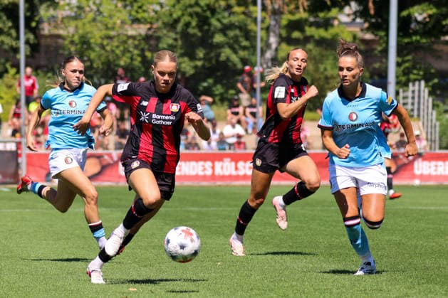 Leverkusen, Germany, August 8, 2026 Season Opener: Friendly Match—Bayer Leverkusen Women vs. Feyenoord Rotterdam Women. Pictured, from left: Cornelia Kramer (Leverkusen) in a footrace. Copyright: HMBxMedia MadeleinexFantini