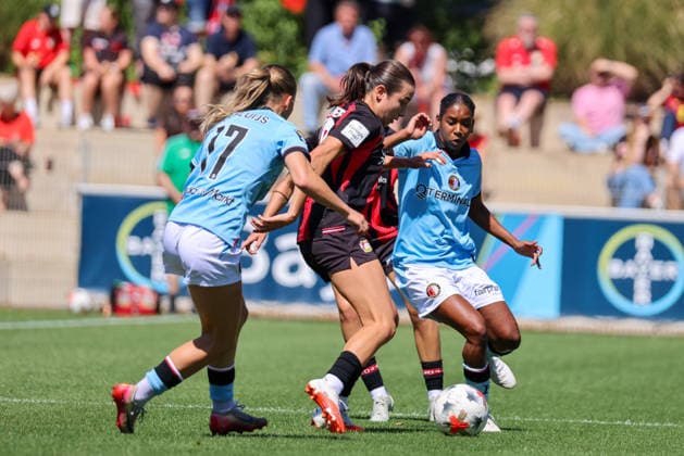 Leverkusen, Germany, August 8, 2026 Season opener: Friendly match between Bayer Leverkusen Women and Feyenoord Rotterdam Women. Pictured, from left, Loreen Bender (second from left) of Leverkusen in a tackle. Copyright: HMBxMedia MadeleinexFantini