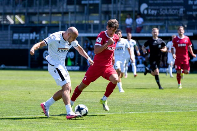 v li Felix Lohkemper SVS, 10, Max Lippert Steinbach, 33, tackle, game scene, duel, tackle, tackling, dynamics, action, 08 08 2026, Sandhausen, Germany, soccer, Regionalliga Südwest, SV Sandhausen vs. TSV Steinbach Haiger xozx