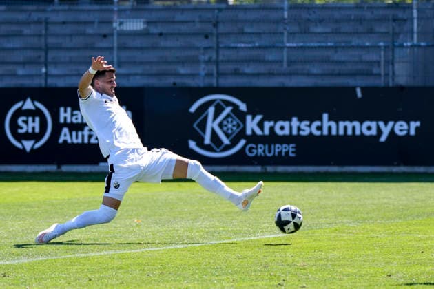 Mert Tasdelen SVS, 11, on the ball, isolated figure, full-body shot, single frame, single photo, action, 08 08 2026, Sandhausen, Germany, soccer, Regionalliga Südwest, SV Sandhausen vs. TSV Steinbach Haiger xozx