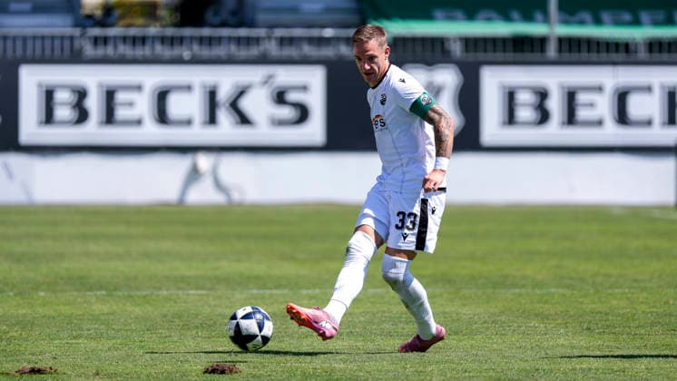 Marco Kehl Gomez (SVS), 33, with the ball, isolated figure, full-body shot, single frame, single photo, action, August 8, 2026, Sandhausen, Germany, soccer, Regionalliga Südwest, SV Sandhausen vs. TSV Steinbach Haiger xozx