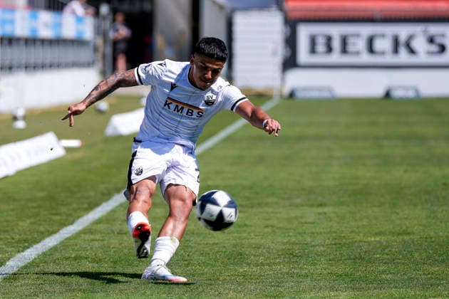 Seyhan Yigit SVS, 22, on the ball, isolated figure, full-body shot, single frame, single photo, action, 08 08 2026, Sandhausen, Germany, soccer, Regionalliga Südwest, SV Sandhausen vs. TSV Steinbach Haiger xozx