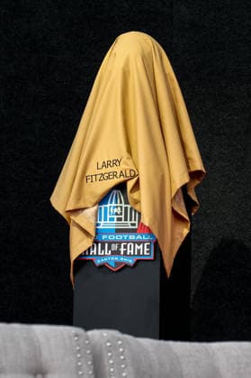 August 8, 2026: The NFL, American Football Herren, USA Hall of Fame bust of Larry Fitzgerald sits covered on the stage prior to the NFL Hall of Fame Enshrinement Ceremony at the Tom Benson Hall of Fame Stadium in Canton, OH. CSM Canton USA - ZUMAc04_ 20260808_zma_c04_212 Copyright: xJonathanxMailhesx