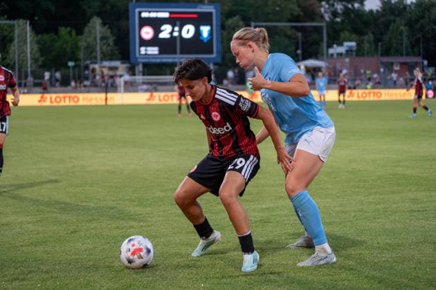 August 8, 2026, xhfmx, Soccer UEFA WCLQ, Eintracht Frankfurt vs. Malmö FF: Dilara Acikgöz of Eintracht Frankfurt shields the ball from an opponent. DFL and DFB regulations prohibit any use of photographs as image sequences and or quasi-video. Frankfurt