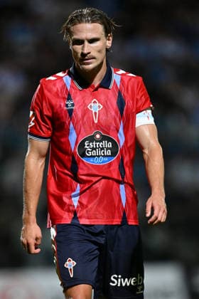 IPA87332402 - Carl Starfelt of Real Club Celta de Vigo at a preseason friendly match between S.S.C. Napoli and Real Club Celta de Vigo, held at the Teofilo Patini Stadium on August 8, 2026, in Castel di Sangro, Italy.  Copyright: xDomenicoxCippitelli IPAxSportx xx 87332402