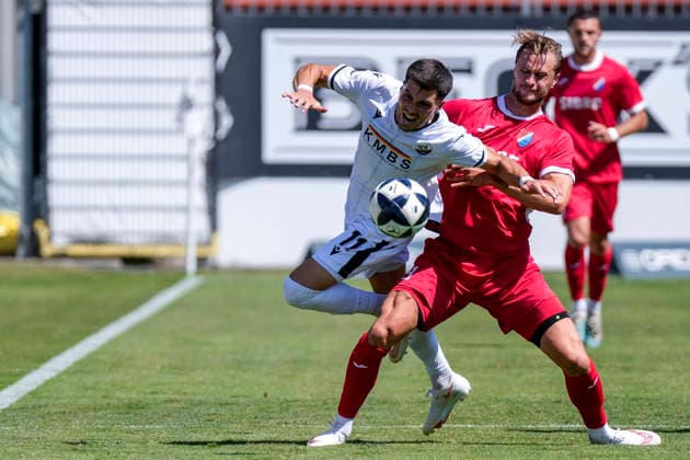 v li Mert Tasdelen SVS, 11, Nick Galle Steinbach, 3, tackle, game scene, duel, tackle, tackling, dynamics, action, 08 08 2026, Sandhausen, Germany, soccer, Regionalliga Südwest, SV Sandhausen vs. TSV Steinbach Haiger xozx