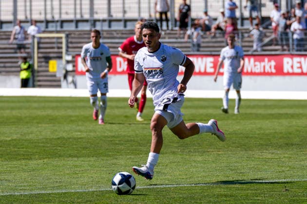 Arianit Ferati SVS, 47, on the ball, cutout, full-body, single frame, single photo, action, 08 08 2026, Sandhausen, Germany, soccer, Regionalliga Südwest, SV Sandhausen vs. TSV Steinbach Haiger xozx
