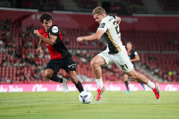 ESP RCD Mallorca vs. Elversberg, 2026–2027 Preseason Match: Lasse Gunther of Elversberg is marked by Luis Orejuela during the preseason match between RCD Mallorca and Elversberg played at Estadio de Son Moix, on August 8, 2026, in Palma de Mallorca, Spain. Palma de Mallorca, Spain. Soccer Copyright: xNandoxTorresx