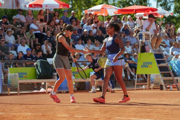 Leipzig Open 2026 W75 Leipzig Final: Aneta Kucmova (CZE), Aneta Laboutkova (CZE), Rasheeda McAdoo (USA), Sapfo Sakellaridi (GRE), Sapfo Sakellaridi (GRE), and Rasheeda McAdoo (USA) high-five on August 8, 20262026 at the Leipzig Tennis Club 1990 e.V., Leipzig, Saxony, Leipzig, Leipzig Tennis Club 1990 e.V., Saxony, Germany