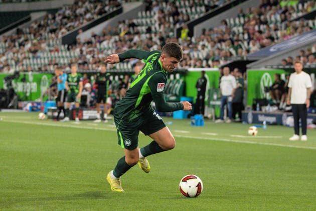 August 8, 2026 Men s Soccer 2026–2027 2. Bundesliga Matchday 1 VfL Wolfsburg 1 FC Kaiserslautern Volkswagen Arena, Wolfsburg Alessio Besio (Wolfsburg), 23, in green with the ball Wolfsburg, Lower Saxony, Germany