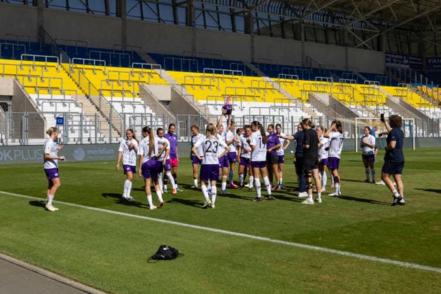 Women s Bundesliga 2: FC Carl Zeiss Jena vs. SGS Essen, Jena, August 8, 2026; Celebrations, SGS Essen, Women s Bundesliga 2: FC Carl Zeiss Jena vs. SGS Essen, ad hoc arena at Ernst Abbe Sportfeld, August 8, 2026 Copyright: xBEAUTIFULxSPORTS Duehringx
