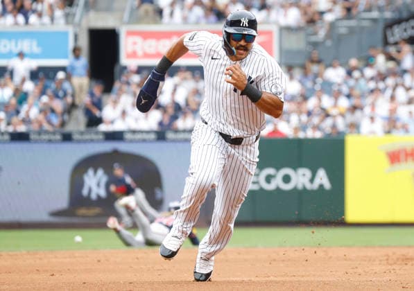 New York Yankees Trent Grisham scores a run from second base in the 2nd inning against the Atlanta Braves at Yankee Stadium on Saturday, August 8, 2026 in New York City.  NYP20260808108 JOHNxANGELILLO