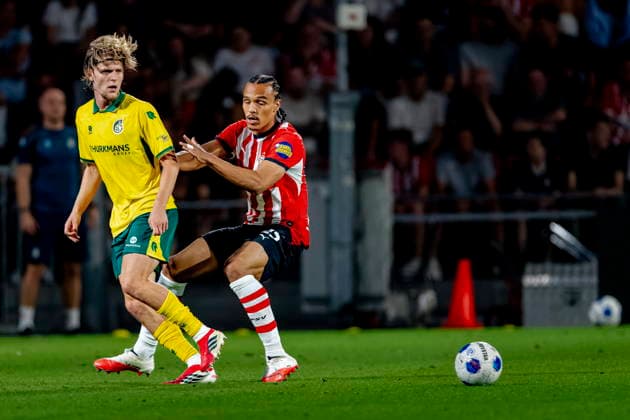 EINDHOVEN - Fortuna Sittard defender Jasper Dahlhaus, PSV Eindhoven defender Kiliann Sildillia during the Vriendenloterij Eredivisie match between PSV and Fortuna Sittard at Philips Stadion on August 8, 2026 in Eindhoven, Netherlands. (Photo by Marcel van Dorst EYE4IMAGES DeFodi Images) LIGA HOLENDERSKA PILKA NOZNA SEZON 2026 2027 FOT. DEFODI IMAGES NEWSPIX.PL POLAND ONLY !!! --- newspix.pl  746