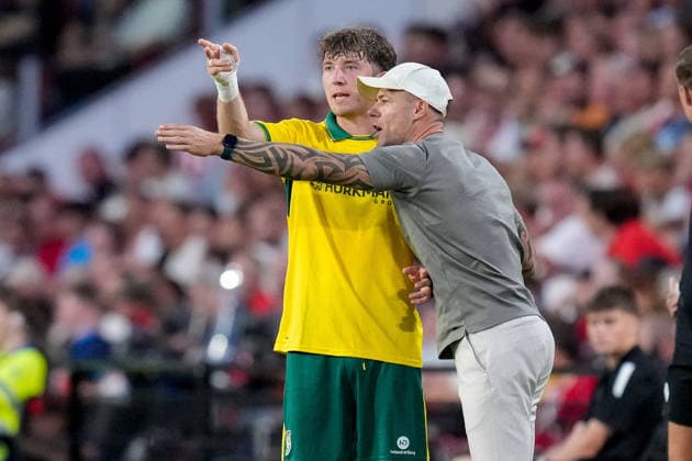 Ole ter Haar of Fortuna Sittard and Danny Buijs of Fortuna Sittard talk during the 2026–27 Eredivisie match between PSV and Fortuna Sittard at Philips Stadion on August 8, 2026, in Eindhoven, Netherlands. Photo by Alex Gottschalk, DeFodi Images