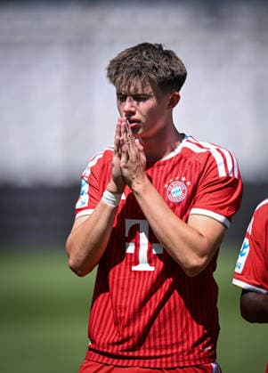 Bavarian Regional League Soccer 2026–2027, Matchday 3, August 8, 2026: FC Bayern Munich II 1, FC Schweinfurt 1905. Matous Srb of FC Bayern Munich II prays before the game.