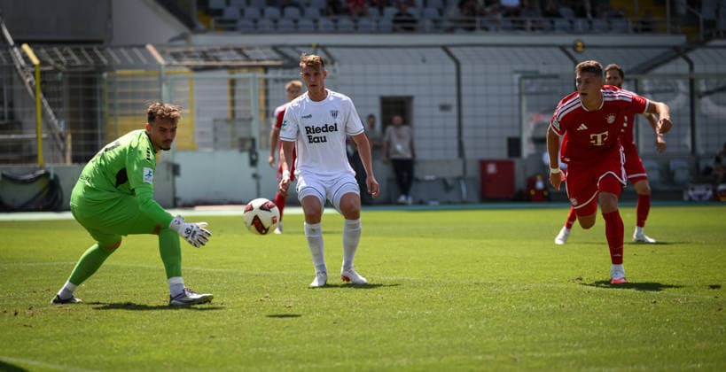Bavarian Regional League Soccer 2026–2027, Matchday 3, August 8, 2026: FC Bayern Munich II 1, FC Schweinfurt 1905 1. David Heindl (right), FC Bayern Munich II scores the 1–0 goal here against goalkeeper Jan Mottl (left), 1 FC Schweinfurt 1905, watched by Johannes Theinhardt (center), 1 FC Schweinfurt 1905