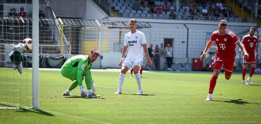 Bavarian Regional League Soccer 2026–2027, Matchday 3, August 8, 2026: FC Bayern Munich II 1, FC Schweinfurt 1905 1. David Heindl (right), FC Bayern Munich II scores the 1–0 goal here against goalkeeper Jan Mottl (left), 1 FC Schweinfurt 1905, watched by Johannes Theinhardt (center), 1 FC Schweinfurt 1905